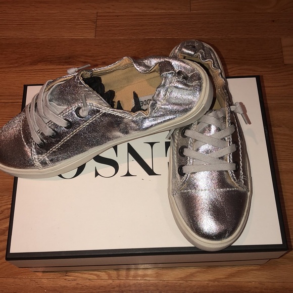 Brand New 8.5 Women Steve Madden Silver Sneakers - Picture 2 of 4